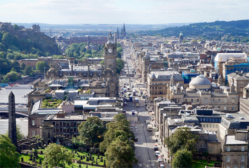 A&O Edinburgh celebrated its opening in the summer of 2021 and awaits you with the latest design and high-quality comfort. Whether you are traveling alone or with family or friends, you can stay in the center of A&O Edinburgh in the center and cheaply.